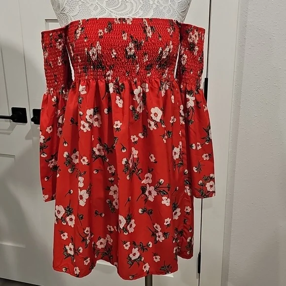 Shein floral bell sleeve rushed bust mini dress. Size M - Picture 3 of 9